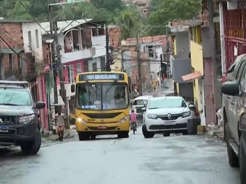 Ônibus param de rodar na Valéria, após tiroteio no bairro