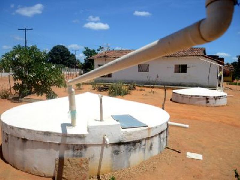 Bolsonaro desmonta programa de cisternas que enfrenta a seca