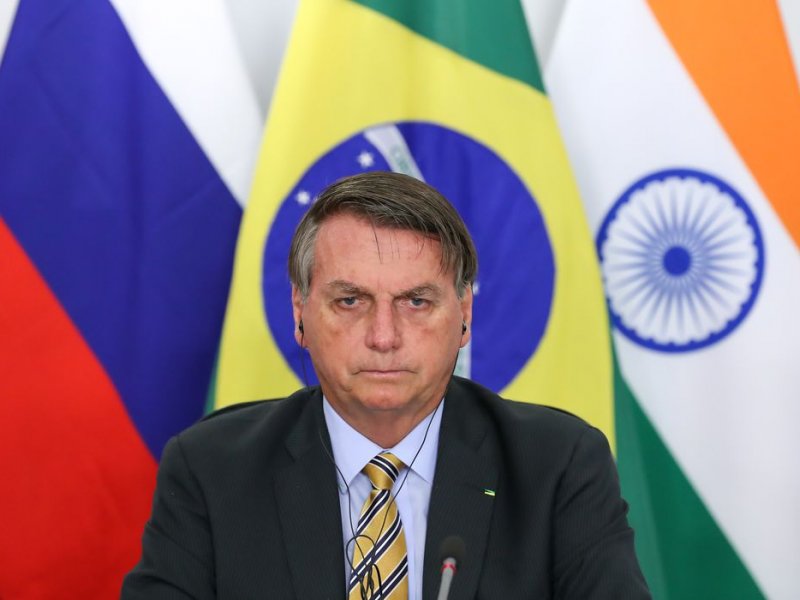 Bolsonaro diz que “roubalheira dentro da Petrobras” é responsável pela alta dos combustíveis