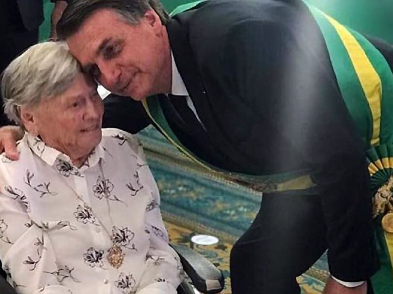 Presidente Jair Bolsonaro chega a Eldorado para velório da mãe