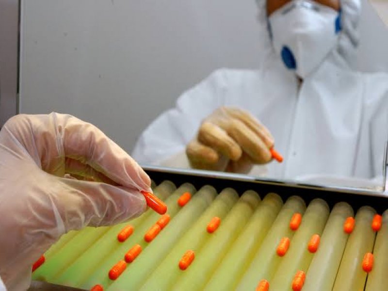 Laboratórios apostam em medicamentos antivirais para mudar rumo da pandemia