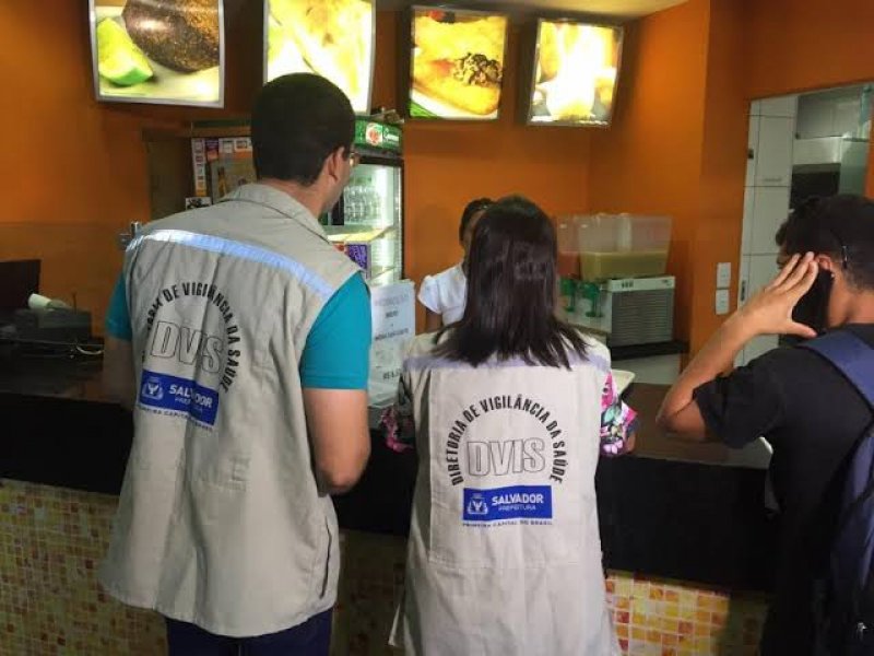 Vigilância Sanitária notifica sete restaurantes em Salvador 