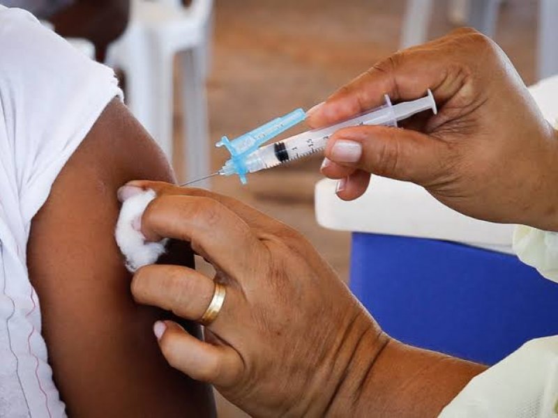 Vacinação contra Covid-19 é retomada em Salvador