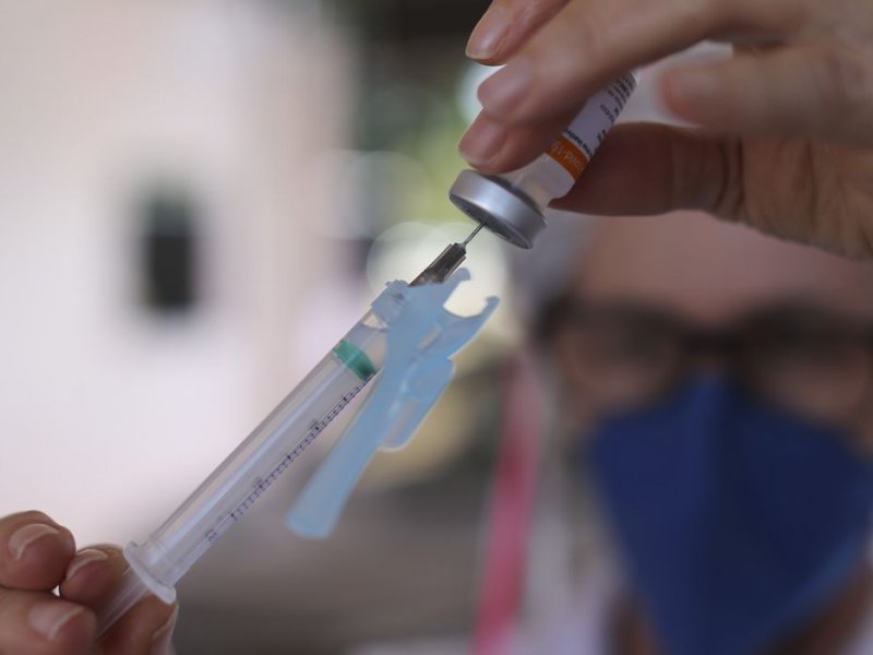 Covid-19: Prefeitura continua vacinando exclusivamente moradores de Salvador com nome na lista nesta quinta (27)