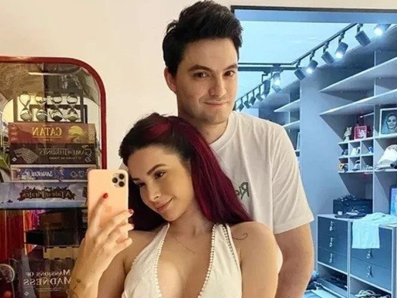 Após perguntas sobre fotos com a ex-namorada, Felipe Neto desabafa nas redes sociais: ‘carinho vai durar a vida toda’