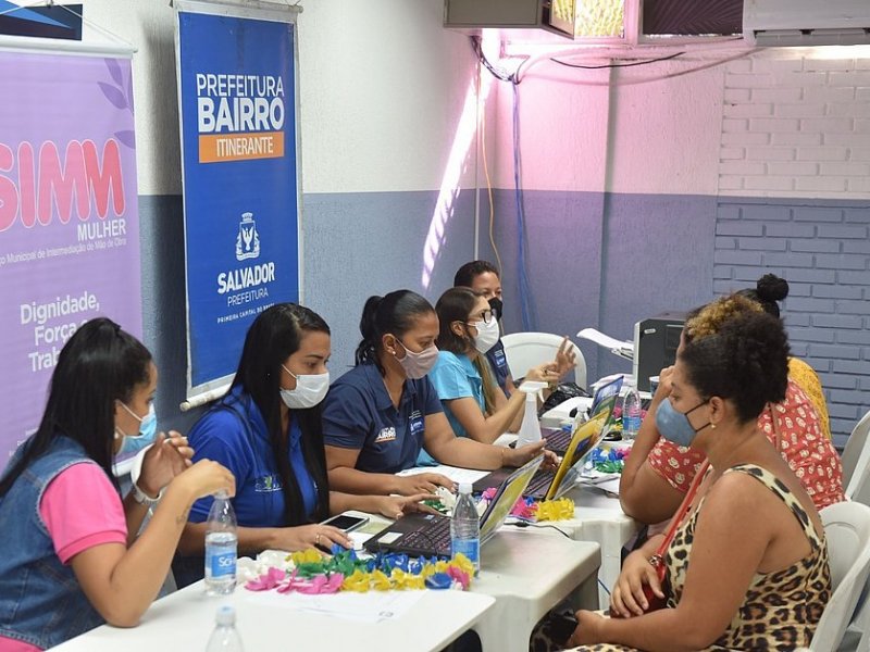 Caravana da Mulher leva serviços gratuitos para moradoras de Valéria